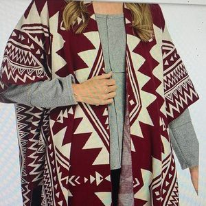 NWOT Beautiful Aztec print knit 4 point hem open Wrap